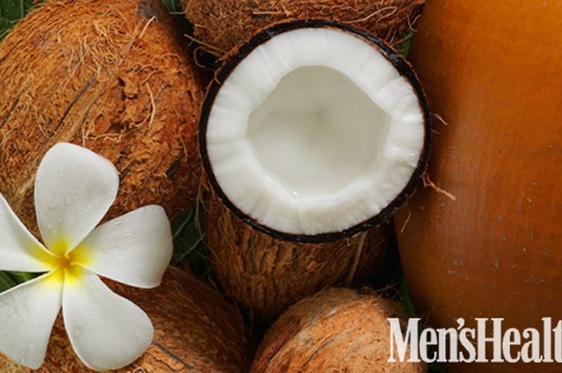 Proteinskim šejkom dodajte nesladkano kokosovo mleko in jih tako prehransko in kulinarično obogatite. Kokosovo mleko poiščite na policah z eksotičnimi živili (foto: Shutterstock)