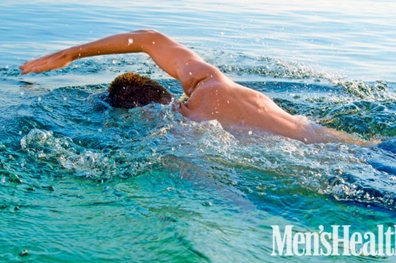 Nasvet za triatlonca: Prej ko boste po plavanju popili vodo, hitreje boste tekli. (foto: Shutterstock.com)