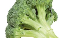 Brokoli zmanjšuje tveganje za nastanek raka. 