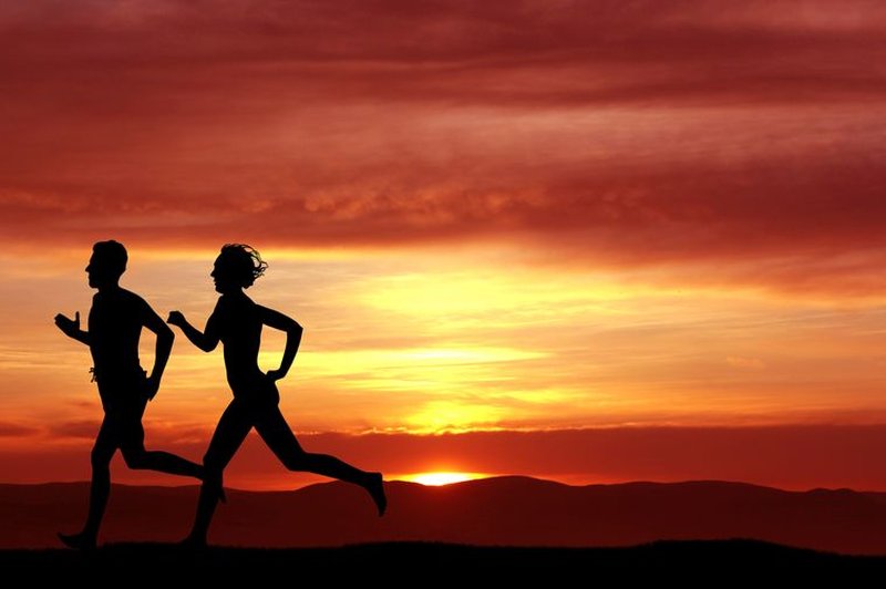 Športni fiziologi priporočajo, da pretečete en kilometer s 70- do 80-odstotno zmogljivostjo 10 minut pred tekmovanjem.  (foto: Shutterstock.com)