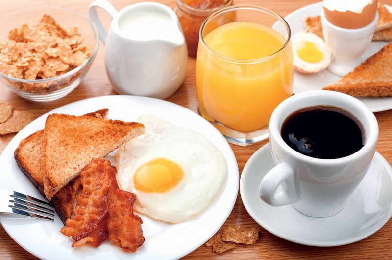 Izogibajte se preobilnemu zajtrku. (foto: Shutterstock)