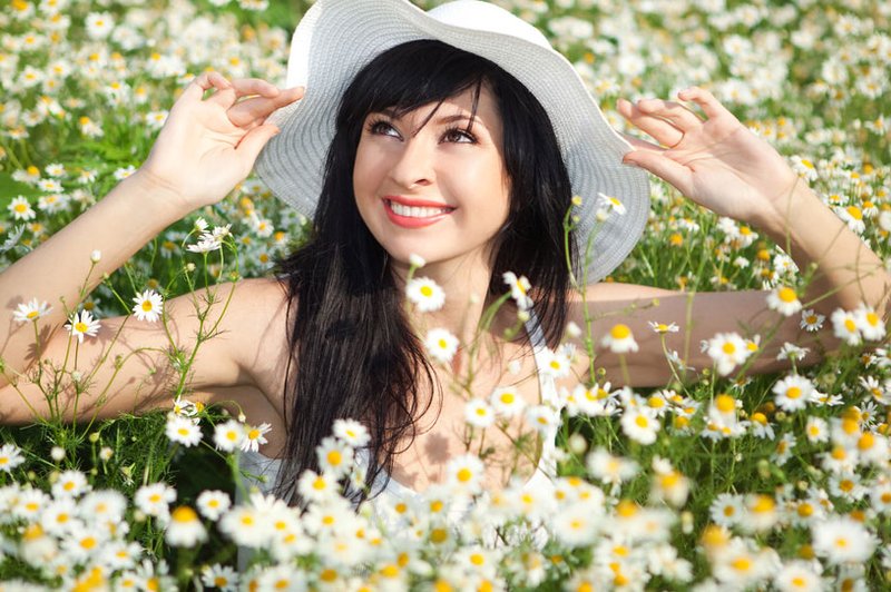 To pomlad je bela barva modna zapoved... (foto: Shutterstock.com)
