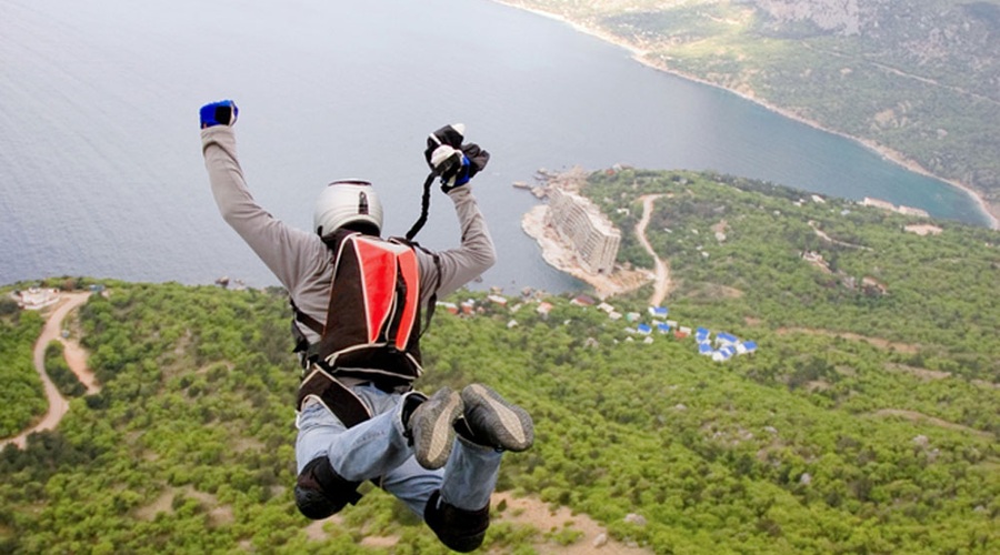 Skok s padalom! (foto: Shutterstock.com)