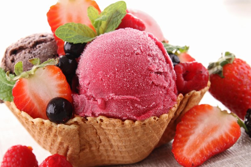 Sladoled s sadjem (foto: Shutterstock.com)