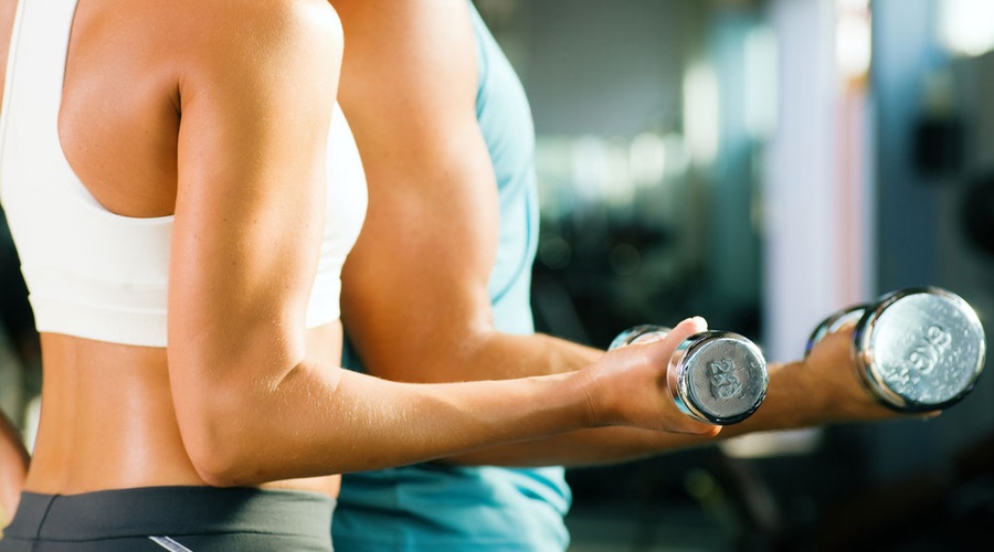 Popoln fitnes trening (foto: Shutterstock.com)