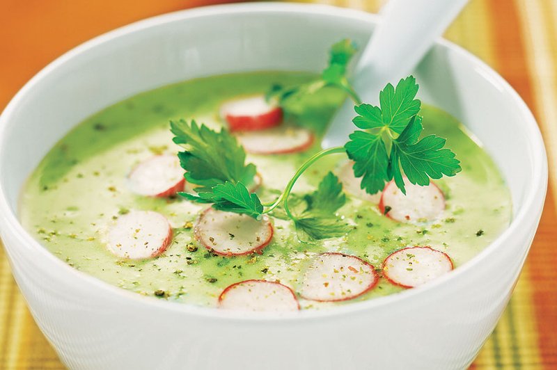 Kremna juha iz krompirja in redkvice (foto: Arhiv revije Lisa)
