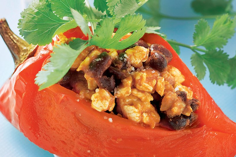 Pečena paprika, nadevana z mesom in s fižolom (foto: Shutterstock.com)