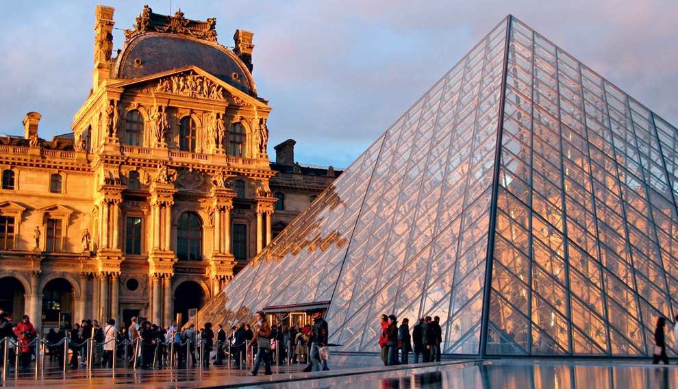 Louvre, Pariz, Francija Narodni muzej Francije je najbolj obiskan muzej na svetu in je spomenik zgodovini. Na leto ima osem …