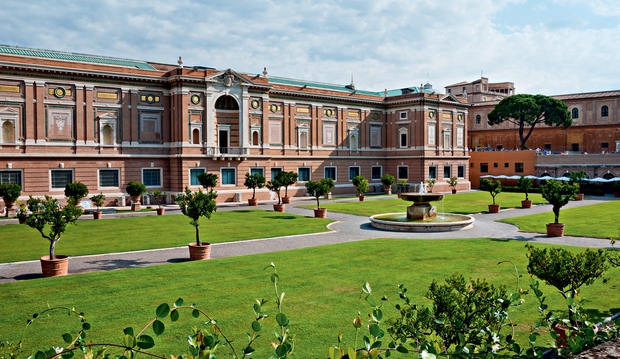 Vatikan, Rim, Italija Muzej je v vatikanski palači, ki s 1400 sobanami tvori izjemno muzejsko stavbo. Sklop muzejev, iz katerih …