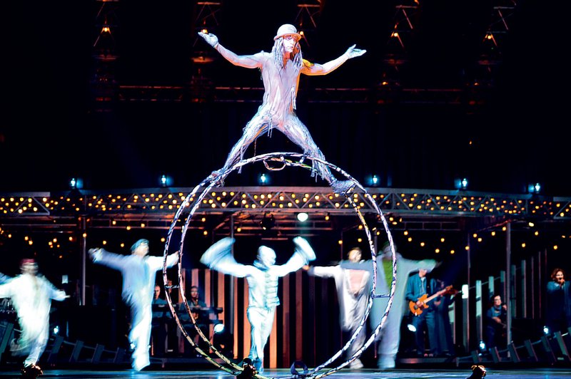 Najboljši moderni cirkusi na svetu (foto: Shutterstock, Productions Neuvart / Valerie Remise, Henri Brauner / Cirque Plume,  Profimedia, http://www.chinesestatecircus.com/, http://bigcirc.ru/)