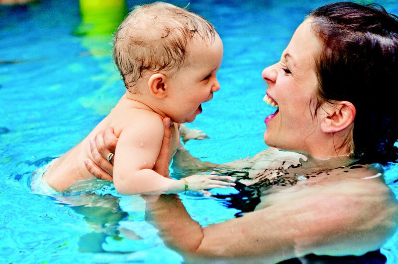 Kdaj otroka navajati na vodne aktivnosti? (foto: Shutterstock.com)