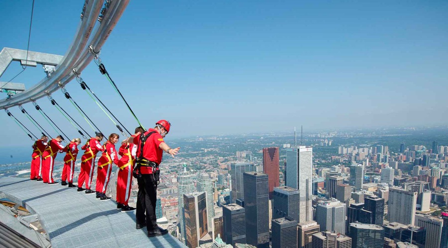 Adrenalinske norosti za adrenalinske odvisnike (foto: www.cntower.ca)