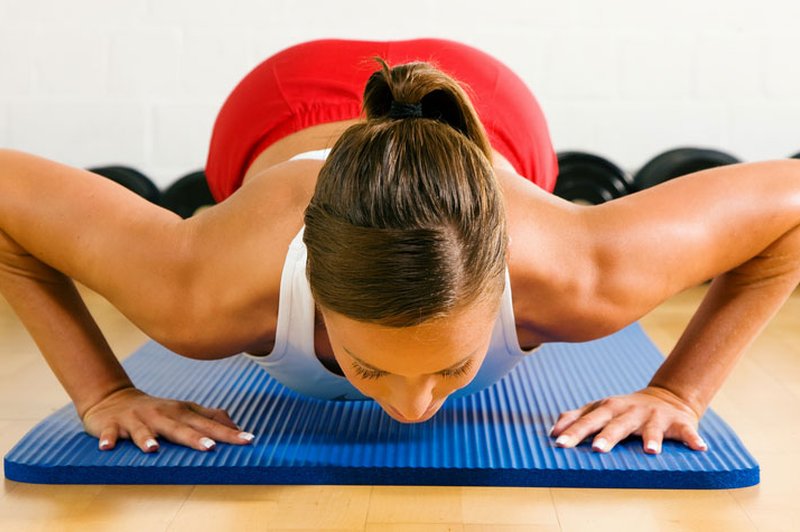 15 minut na dan za lepe roke, prsi in hrbet (foto: Shutterstock.com)