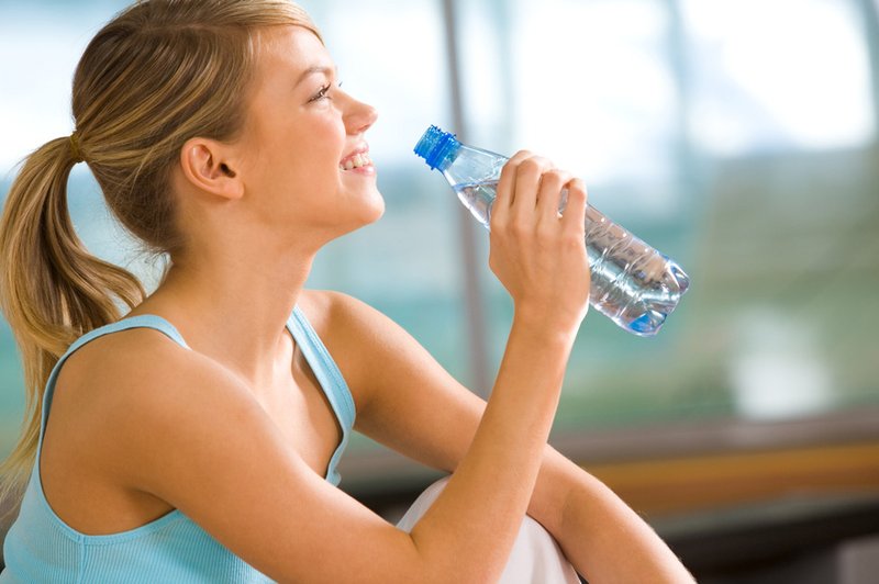 Žeja ni edini znak dehidracije (foto: Shutterstock.com)
