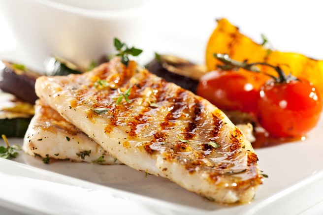 Najboljši triki za peko rib na žaru (z recepti)