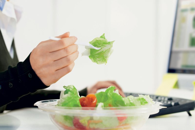Zdrava prehrana v službi (foto: Shutterstock.com)