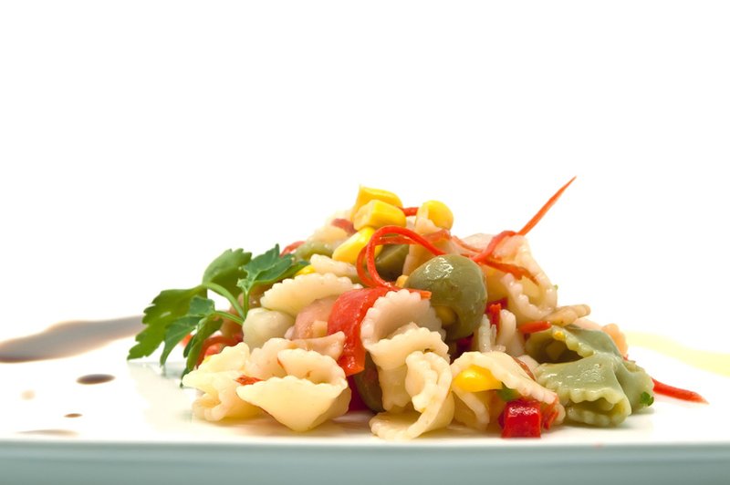 Recept: Testeninska solata s pečeno papriko in avokadom (foto: Shutterstock.com)