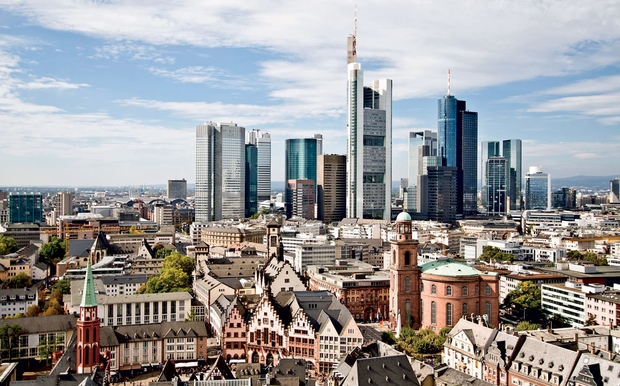 FRANKFURT Mesto (660 tisoč prebivalcev) leži ob reki Odri in je glavni center nemškega finančništva (tu imata sedež Evropska centralna …