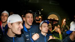 Foto: Veličasten sprejem slovenskih košarkarjev na Kongresnem trgu