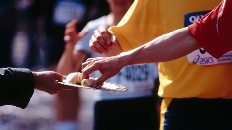 Video: Optimiziranje prehrane pred, med in po maratonu