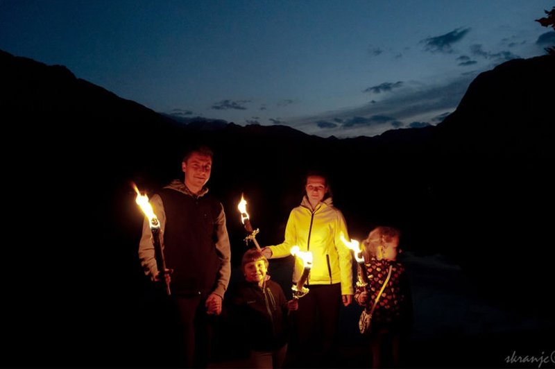 Nočni kanu izlet in pohod z baklami okoli Bohinjskega jezera (foto: www.bohinj.si)