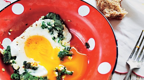 Zdrav zajtrk: Jajčka s špinačo