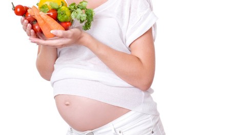 Prehrana in nosečnost: Kaj je res in kaj ne?