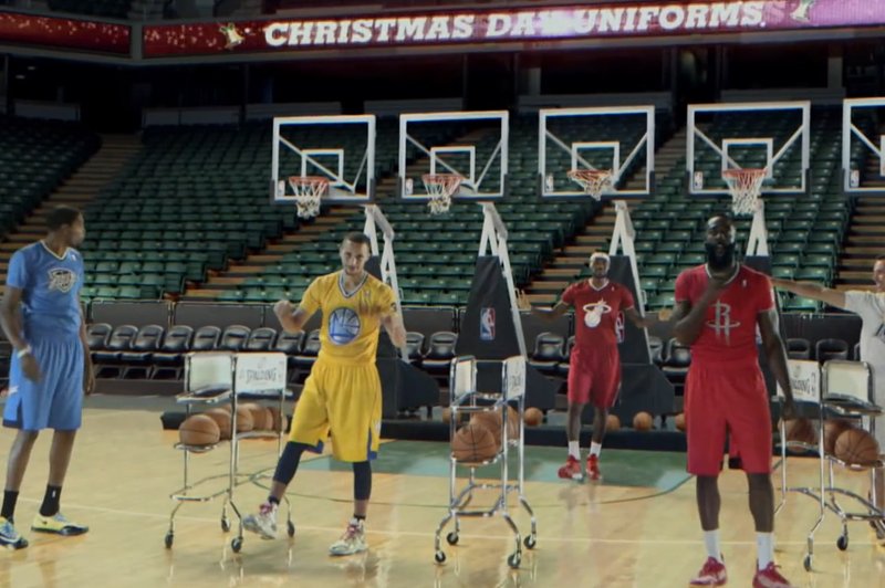 Fantastična božična simfonija izpod NBA koša (foto: YouTube PrtScr)