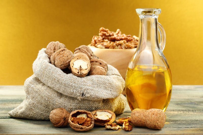 Zakaj je priporočljiva uporaba orehovega olja (foto: Shutterstock.com)