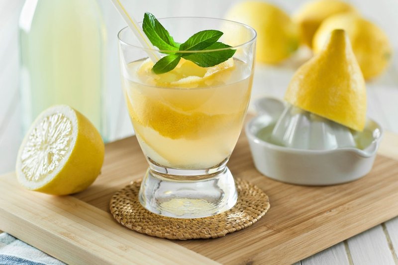 Topla limonada zjutraj krepi imunski sistem (foto: Profimedia)