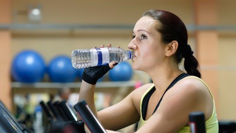 Koliko tekočine potrebujemo med vadbo?