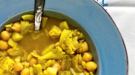 Recepti iz domačih blogov: Čičerkina in krompirjeva juha