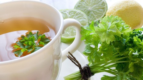 Poznate zdravilne lastnosti peteršiljevega čaja?