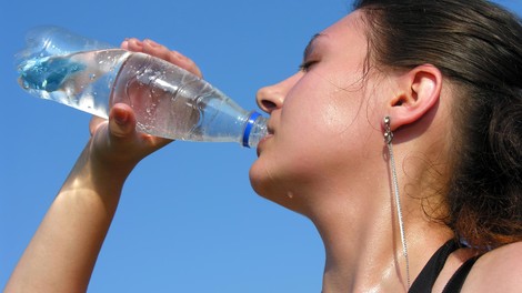 Ali je sama voda dovolj za ustrezno hidracijo?