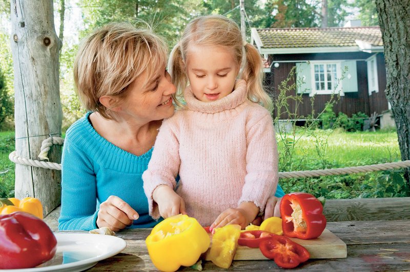Kako otroka pripraviti, da je zdravo hrano? (foto: Aleš Pavletič)
