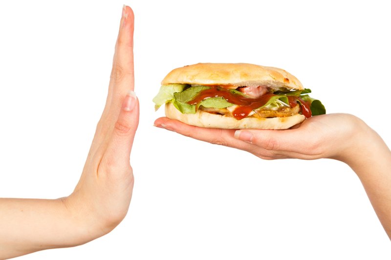 5 nasvetov, kako se upreti slabi hrani (foto: Shutterstock.com)