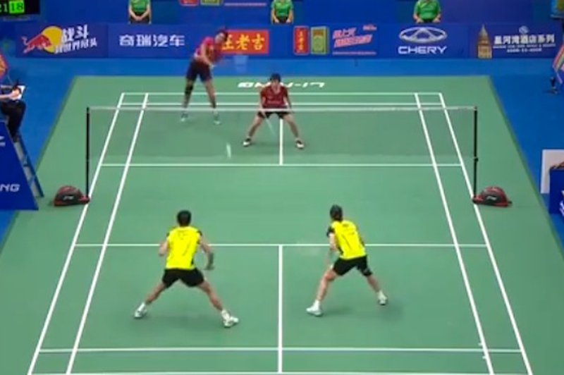 Tudi badminton je lahko intenziven šport (foto: YouTube)