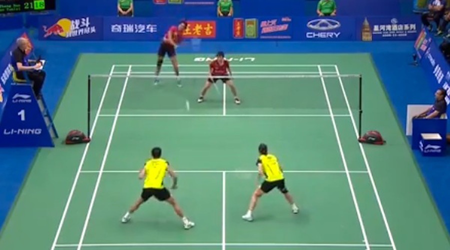 Tudi badminton je lahko intenziven šport (foto: YouTube)