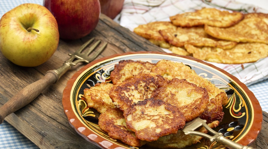 Recept: Krompirjeve palačinke s hrenom in solato iz jabolk (foto: Shutterstock.com)