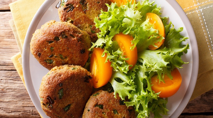 Recept: Ribji kroketi v solati (foto: Profimedia)