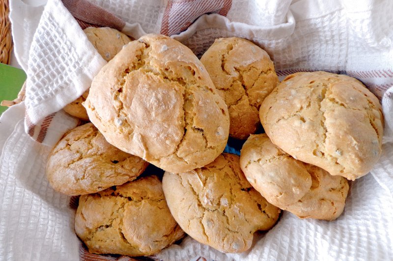Recepti za pirin kruh brez kvasa (foto: Revija Lisa)