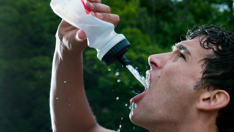 Prekomerno pitje vode vas lahko pokonča (foto: Shutterstock.com)