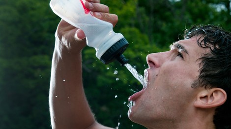 Prekomerno pitje vode vas lahko pokonča