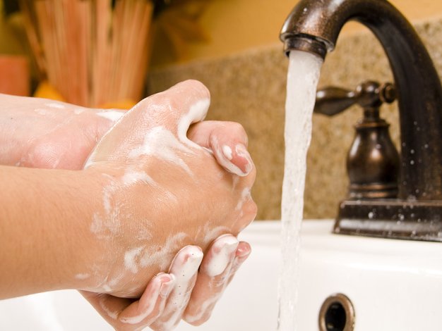 Ste prepričani, da si roke pravilno in dovolj pogosto umivate? - Foto: Shutterstock.com
