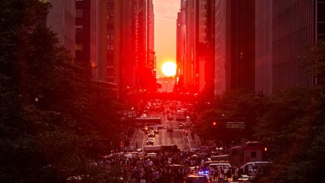 Sončni zahod na ulicah New Yorka