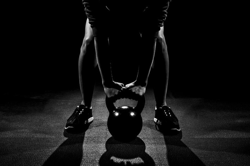 Kettlebell lifting: Veslanje in TGU za močna ramena in hrbet (foto: Shutterstock.com)