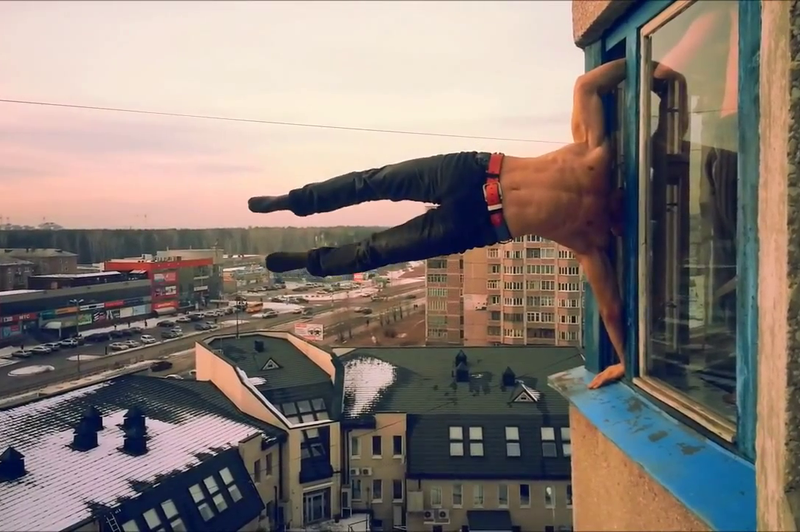 Domači fitnes po rusko (foto: YouTube)