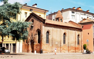 Ferrara – mesto, ki živi za starim renesančnim zidom