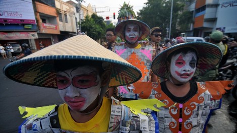Foto: Batik Karneval v Indoneziji