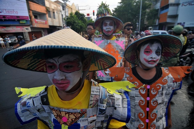 Foto: Batik Karneval v Indoneziji